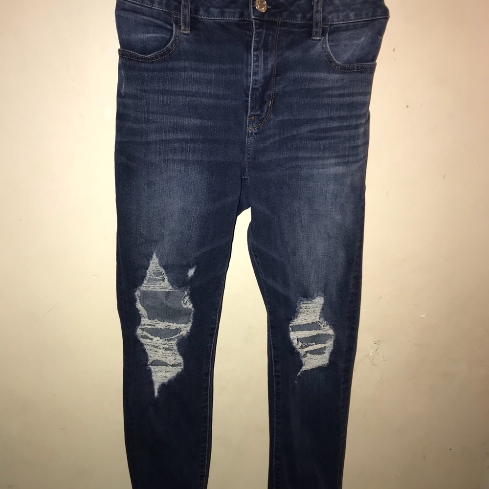 Next level stretch American Eagle🦅 ripped jeans.